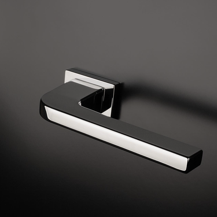 APRILE RISTKÜLIKUKUJULINE